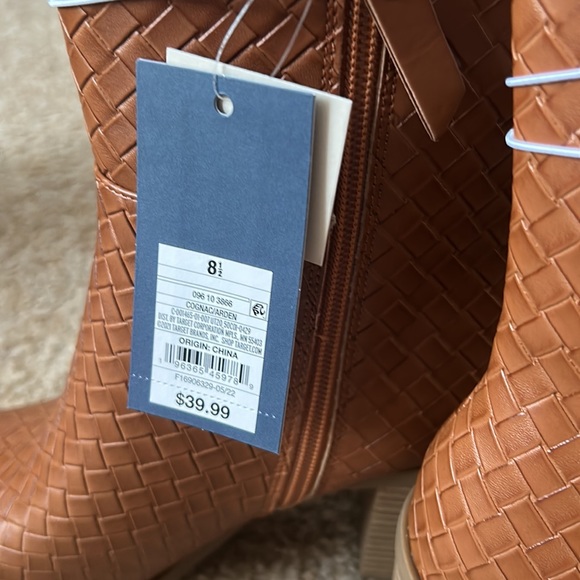 NWT 8 1/2 Fall Boots - Picture 3 of 4